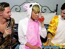 Gay threesome with three fit twinks who never use condoms