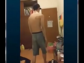 台灣街舞超級帥哥發情 裸體擺pose給你看