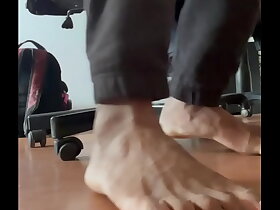 MALE FOOT WORKSHIP - WESLEY BULL