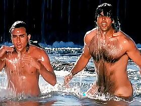 Akshay Kumar, Saif Ali Khan caught without Underwear