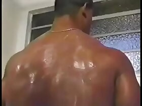 Técnico Musculoso e Rapaz Novinho