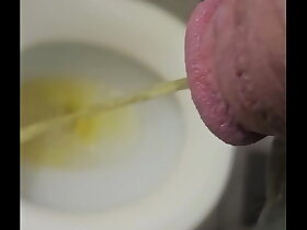 OSOFROZE teen stud pees in toilet