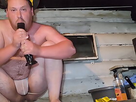 Офицер Русской Армии ебётся в задницу как последняя проститка! Офицер-пидорас долбит себя в рот и анал толстым членом! Частно видео из армейской бани! Позор Армии России!