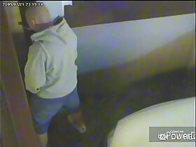 Faceci sikają na ulicy - kompilacja #1