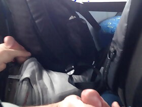 Punheta entre machos no ônibus