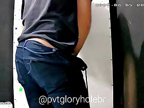 O CARA HÉTERO VEIO GOZAR NO GLORYHOLE E ACABOU ME DEDADA (COMPLETO NO RED)